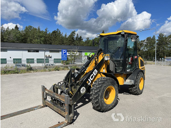 Kolesový nakladač JCB 407