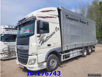 Plachtové nákladné vozidlo DAF XF 510