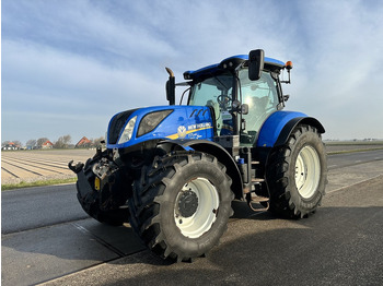 Traktor NEW HOLLAND T7.245