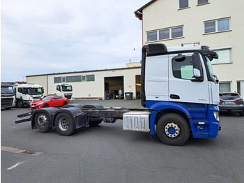 Podvozek s kabinou MERCEDES-BENZ Actros 2553