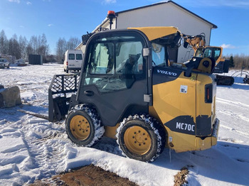 Šmykom riadený nakladač Volvo MC70C: obrázok 2