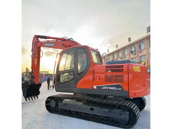 Pásové rýpadlo DOOSAN DX140