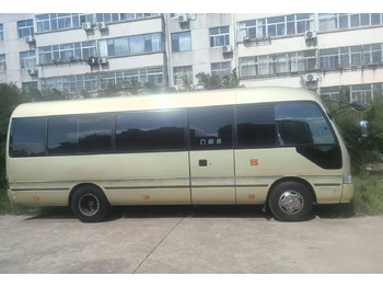 Prímestský autobus Toyota Coaster: obrázok 2