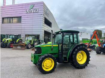 Traktor JOHN DEERE