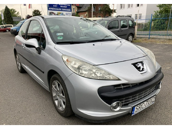 Automobil PEUGEOT