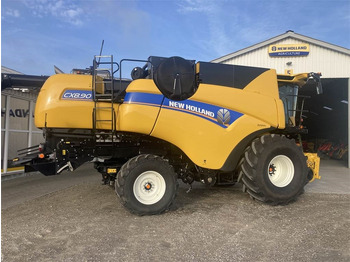 Obilný kombajn NEW HOLLAND CX series