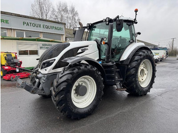 Traktor VALTRA T214