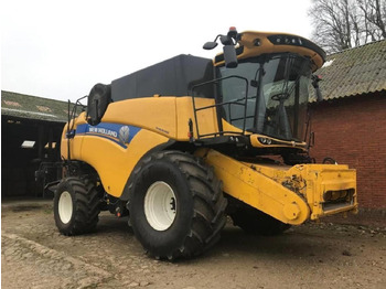 Obilný kombajn NEW HOLLAND CX series