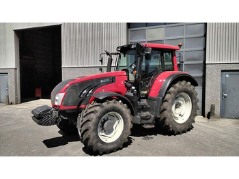 Traktor VALTRA T153