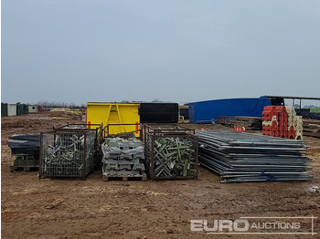 Stavebné zariadenia Bundle of Heras Fencing, Pallet of Heras Fencing Feet (2 of), Stillage of Basket Hooks ( 5 of): obrázok 2