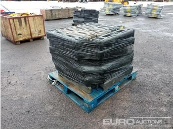 Stavebné zariadenia Pallet of Rubber Bases to suit Heras Fencing: obrázok 1