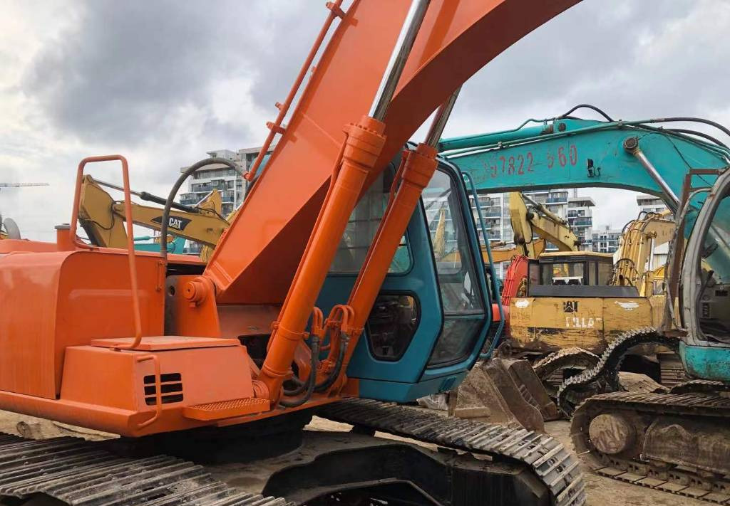 Pásové rýpadlo HITACHI EX200-3: obrázok 16