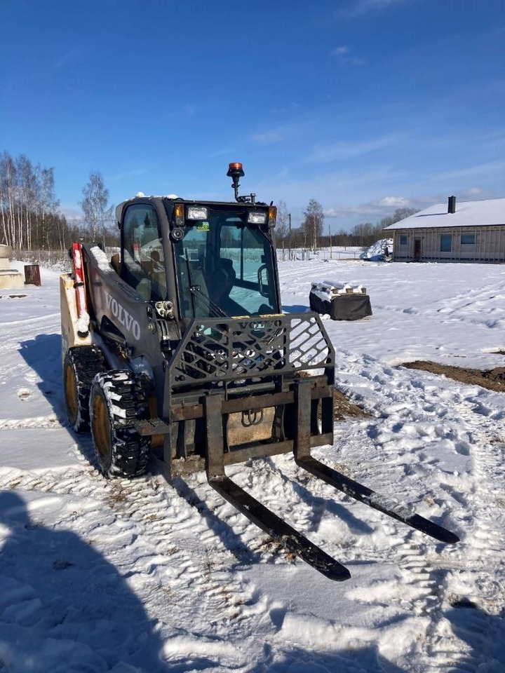 Šmykom riadený nakladač Volvo MC70C: obrázok 16