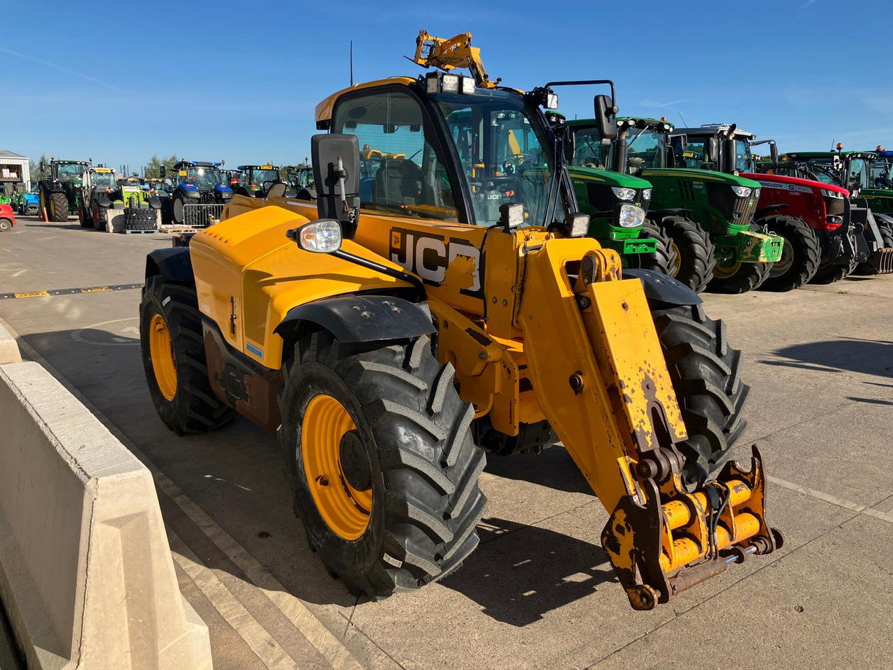 Nový Teleskopický nakladač JCB 542.70 Agri Xtra: obrázok 8