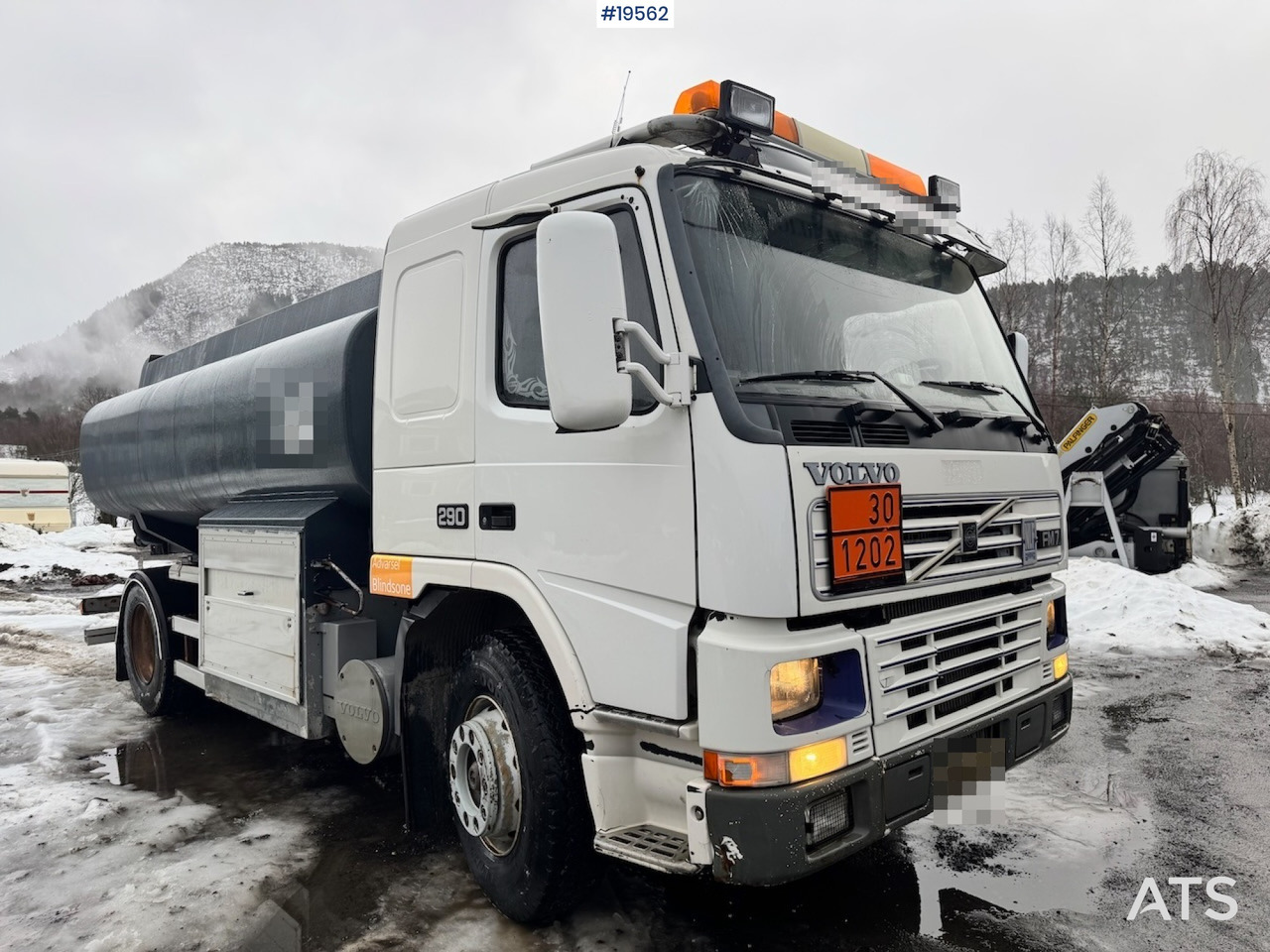 Cisternové vozidlo Volvo FM7: obrázok 9