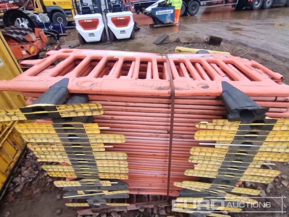 Stavebné zariadenia Bundle of Plastic Barriers: obrázok 9