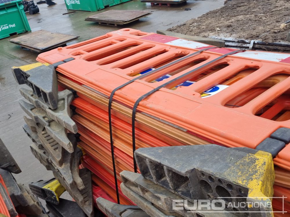 Stavebné zariadenia Bundle of Tracking Boards (3 of), Bundle of Plastic Pedestrian Safery Barriers (2 of): obrázok 24