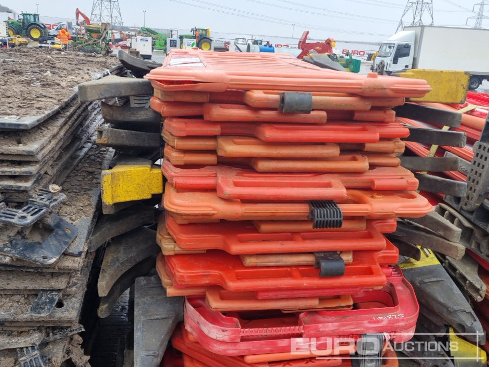 Stavebné zariadenia Bundle of Tracking Boards (3 of), Bundle of Plastic Pedestrian Safery Barriers (2 of): obrázok 19